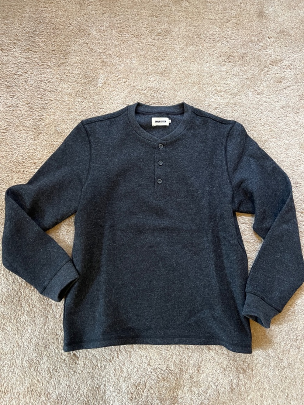 Taylor Stitch Evans Henley in  Charcoal